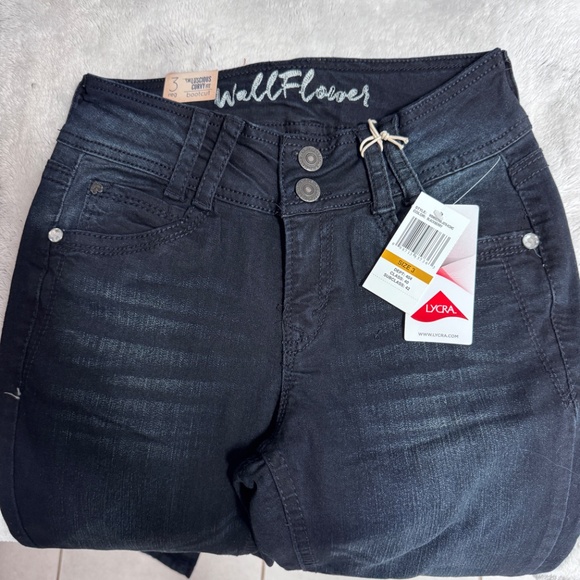 Wallflower Size 3 regular Bootcut~Luscious Curvy Fit~New with Tags ($48) - Picture 9 of 16